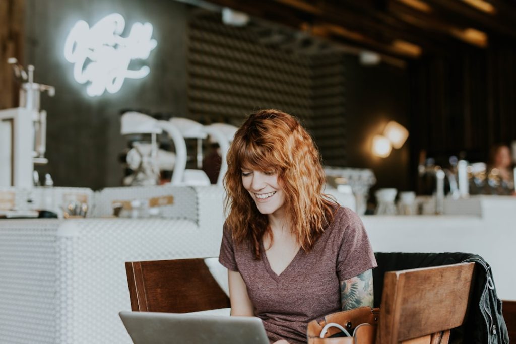 Photo Smiling employee